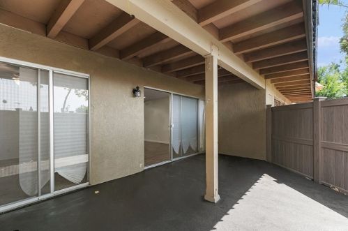 6822 Alondra Blvd, Paramount CA  90723-3755 exterior