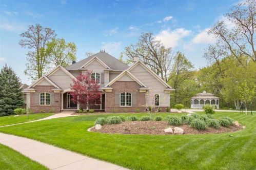 2080 Forest Hill Cir, Iowa City, IA 52241-3430