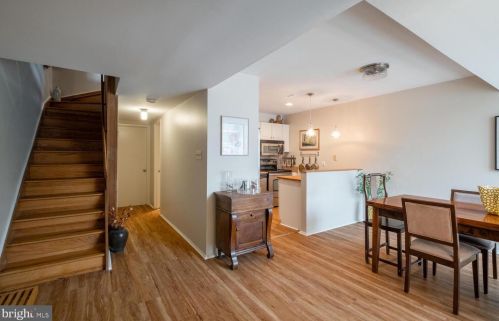 11579 Maple Ridge Rd, Herndon, VA 20190-3605