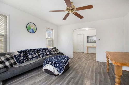 325 Studebaker St, Mishawaka, IN 46544-2554