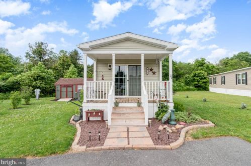 26 Meadowview Dr, Paradise Park, PA 17068-9772