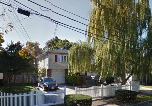 61 Greenwich Ave, Roosevelt, NY 11575-1035