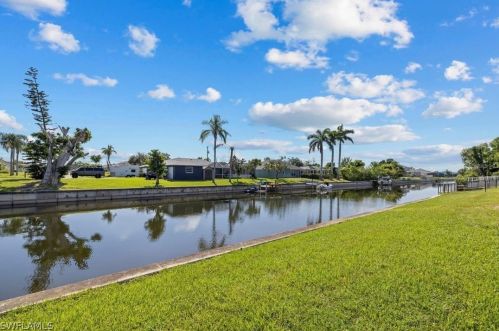 201 4th Pl, Cape Coral FL  33990-1042 exterior