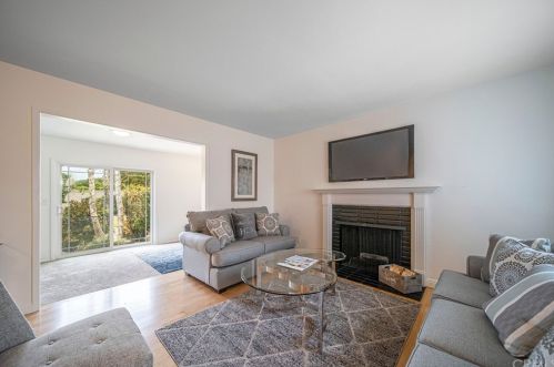 6041 Benmore St, Long Beach, CA 90815-1408