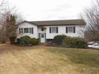 50 Cunningham Ln, Poughquag, NY 12570-5600