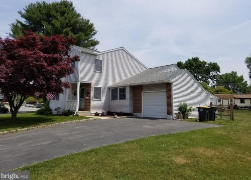 109 Lake Dr, Downingtown, PA 19335-2630