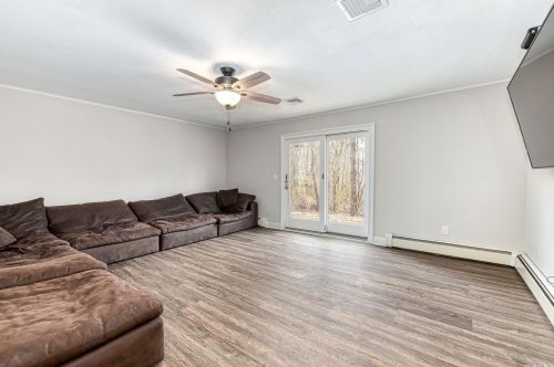 17 Harbor Oaks Dr, San Remo NY  11754-1012 exterior