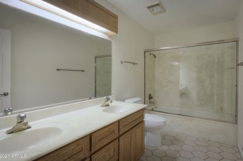 8750 7th Ave, Phoenix AZ 85007-1703 exterior