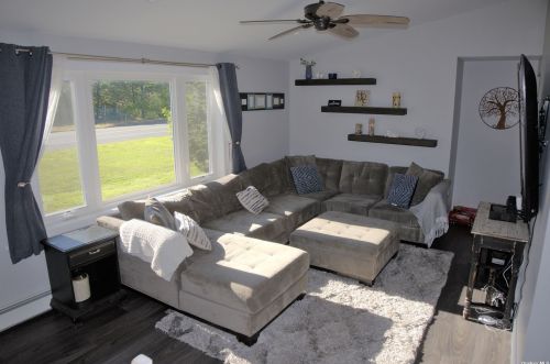 685 Waverly Ave, Holtsville NY  11742-1122 exterior