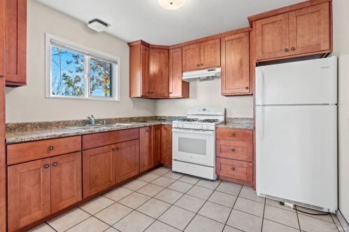 120 Thomas St, Ukiah CA  95482-5822 exterior