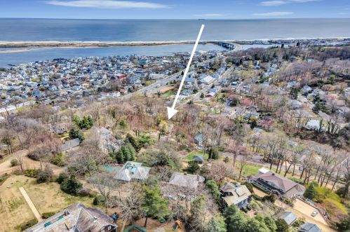 14 Peak St, Monmouth Hills, NJ 07732-1820