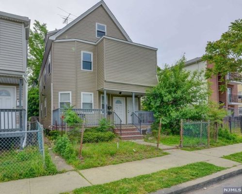 208 Grove St, East Orange, NJ 07018-3913