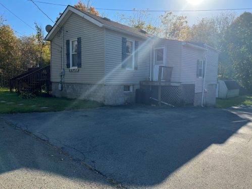 16 Metro Dr, Bessemer, PA 16112-9724