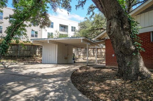 408 Cherry Hl Dr, Austin TX  78704-7091 exterior