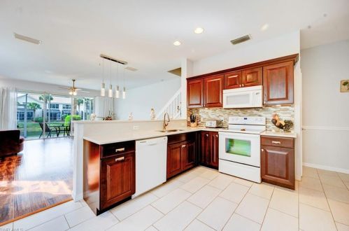 779 Hampton Cir, Naples, FL 34105-4826