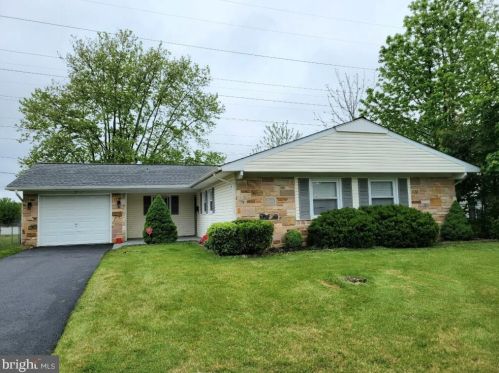 21 Hollis Ln, Willingboro, NJ 08046-1801