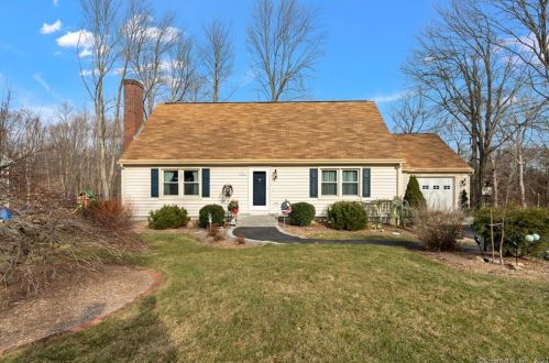 41 Carol Dr, Uncasville, CT 06382-2007