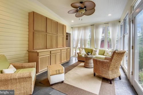 19 Cornwall St, Leesburg VA 20176-2701 exterior