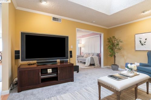 4136 Strathmore Way, North Highlands CA  95660-2853 exterior