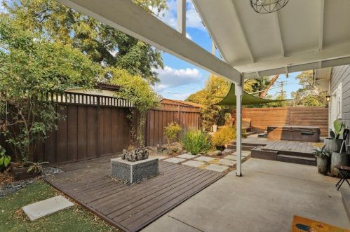 321 La Loma Ave, Modesto CA  95354-1329 exterior