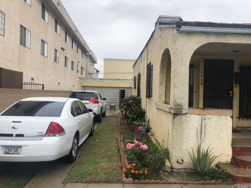 11448 Freeman Ave, Hawthorne, CA 90250-2422