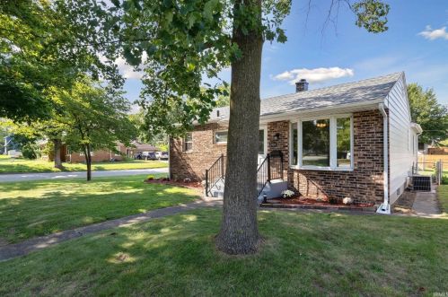 2404 3rd St, Mishawaka, IN 46544-3328