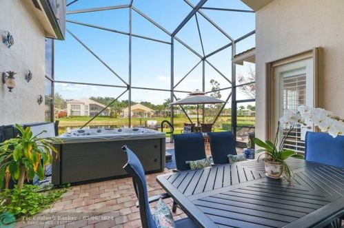 7062 Great Falls Cir, Boynton Beach FL  33437-3998 exterior