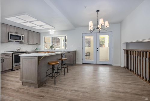 385 Vine St, Vacaville CA  95688-8704 exterior
