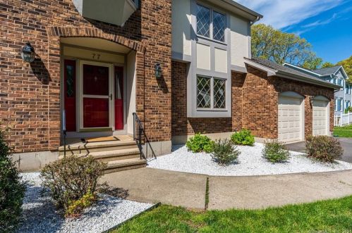 77 Wedgewood Rd, Bridgeport, CT 06611-1638