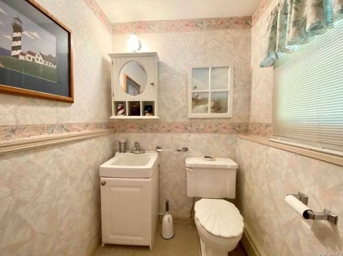 242 Dahlia Dr, Mahopac NY  10541-3768 exterior