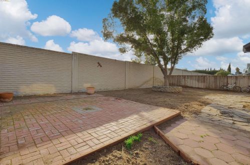 1743 Fairhaven Ct, Oakley CA  94561-3069 exterior