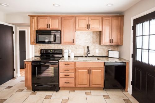 6477 Devonwood Dr, Cincinnati OH 45224-1118 exterior