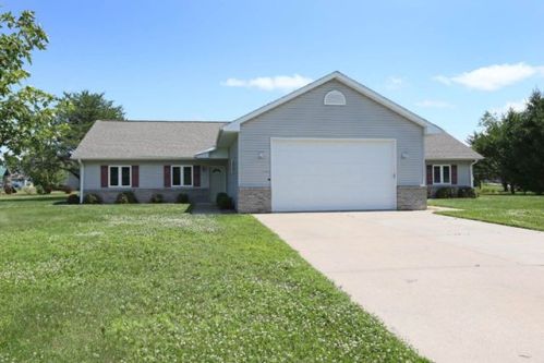 1957 Woodcrest Cir, Peplin WI  54455-8080 exterior