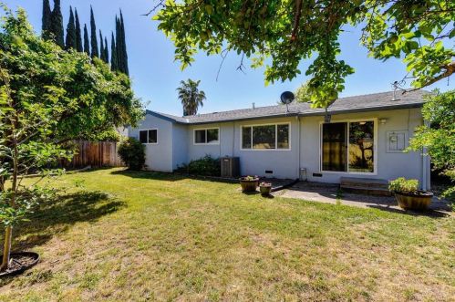 10909 Walnutwood Way, Rancho Cordova CA  95670-5114 exterior