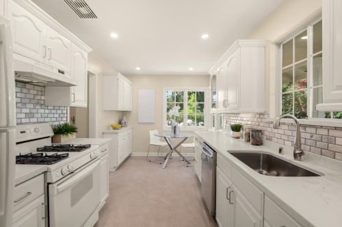 1657 Edgewood Dr, Palo Alto CA  94303-2821 exterior