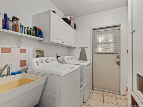 7356 Leescott Ave, Van Nuys CA  91406-2629 exterior