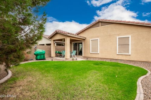 967 Leslie Ave, San Tan Valley AZ  85140-4439 exterior