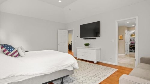 8 Cedar Crest Pl, Norwalk CT  06854-1402 exterior