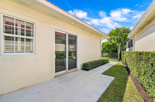 615 Rosa Ct, West Palm Beach FL  33410-4502 exterior