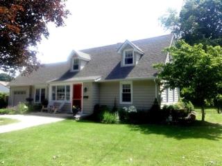 2 Hampton Pl, Newburgh, NY 12550-3135