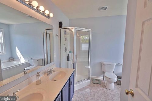 196 Maple Ct, Alburtis PA  18011-9592 exterior