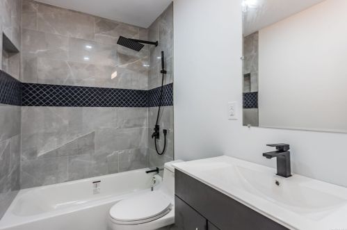 676 Mason St, Westbury NY  11590-4463 exterior