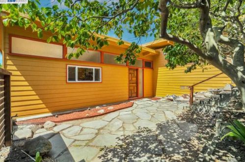 3 Ashmount Way, Oakland, CA 94610-1208
