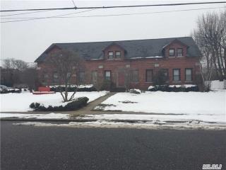 534 Milligan Ln, West Islip NY  11795-3415 exterior