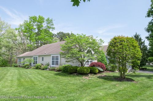 21 Oakmont Rd, Lakewood NJ  08701-5764 exterior