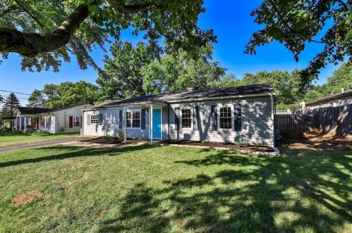 9739 Crestbrook Dr, Cincinnati, OH 45231-2556