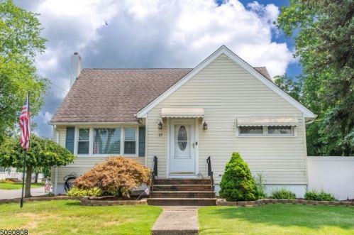 27 Harrison St, West Paterson, NJ 07424-1656
