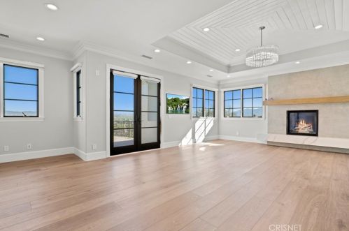 25682 Oak Meadow Dr, Santa Clarita CA  91381-0762 exterior
