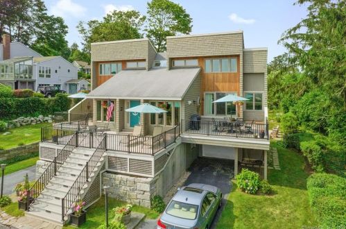 20 Elm St, Groton, CT 06340-5617