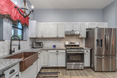 140 Longhorn Dr, Weatherford, TX 76085-3754